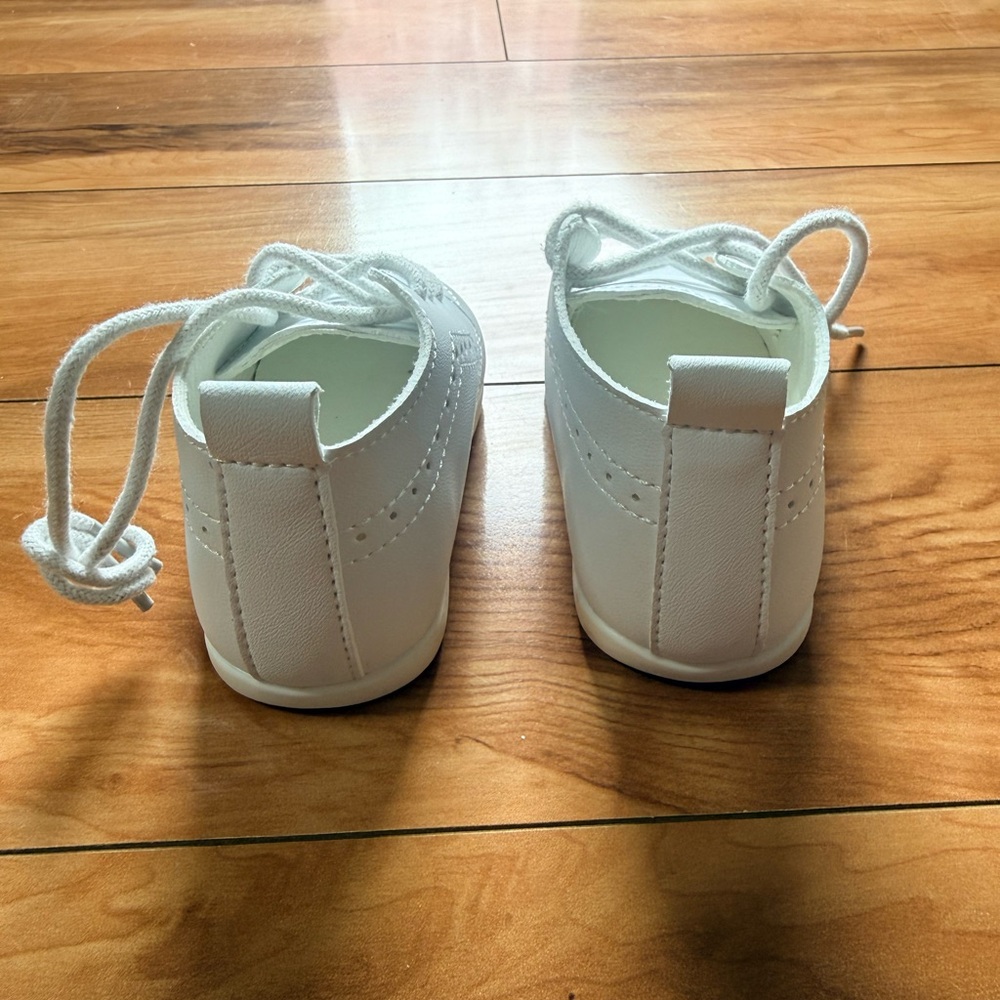 Baby shoes - white - size 2